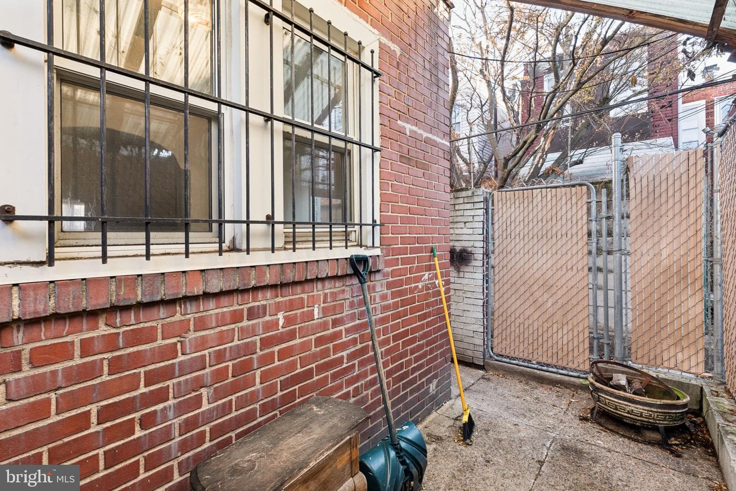 1810 Sigel Street photo 24