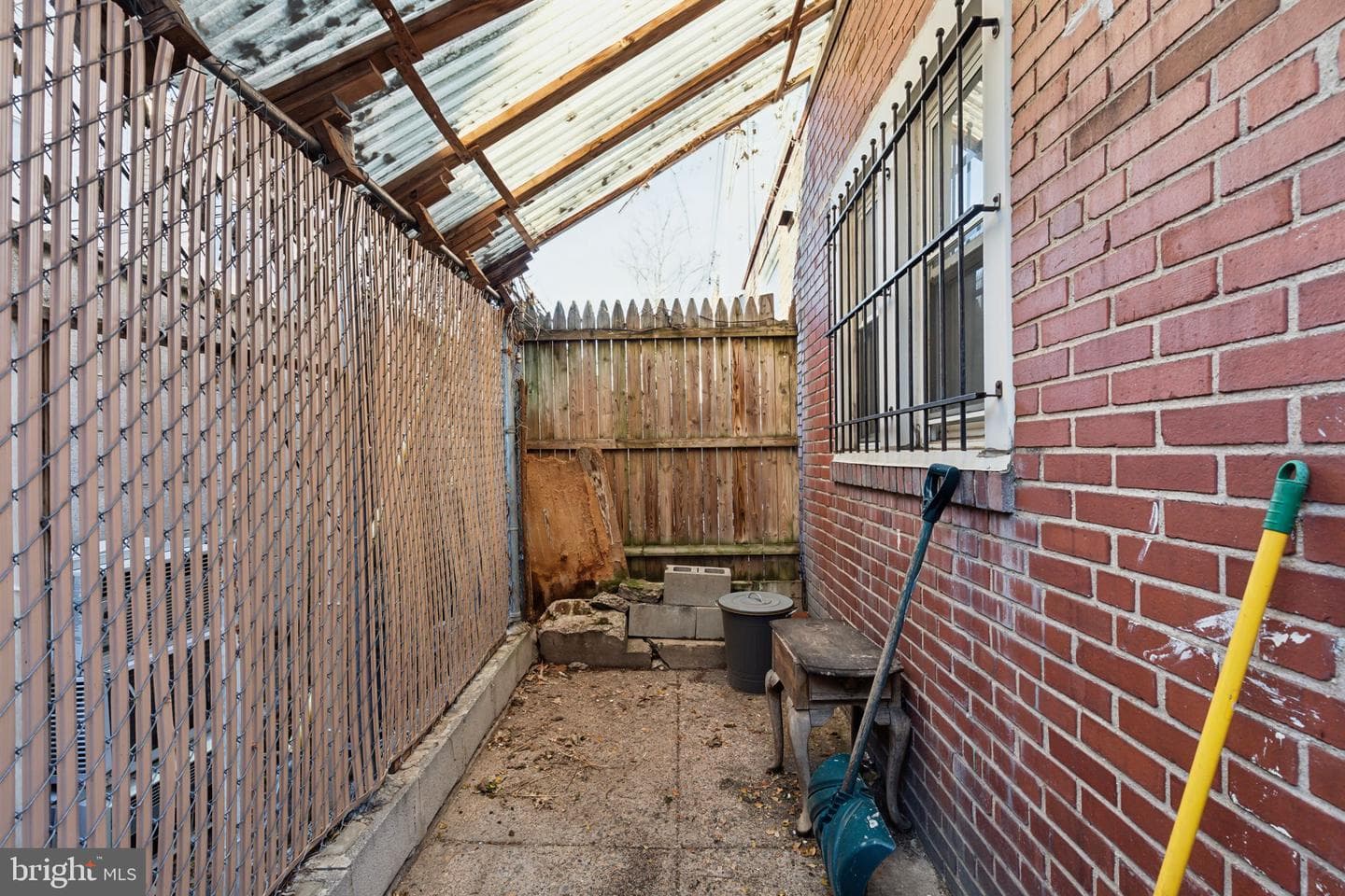1810 Sigel Street photo 25