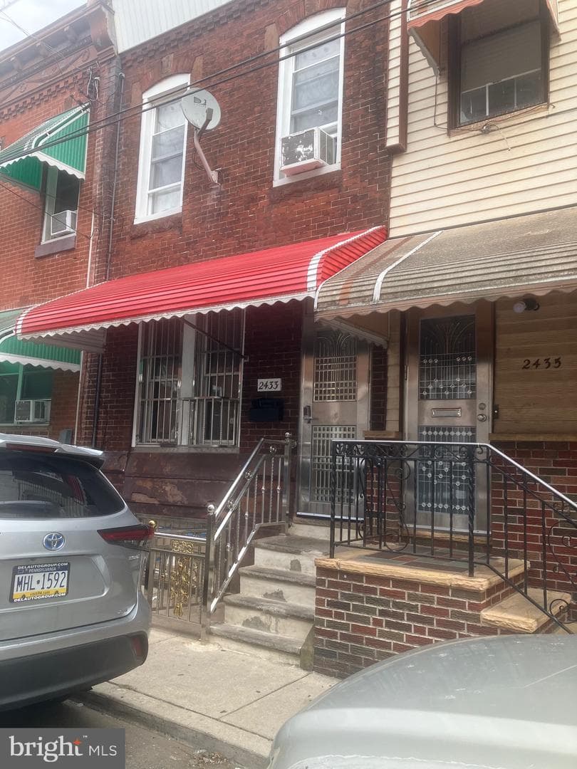 2433 S Fairhill Street photo 1