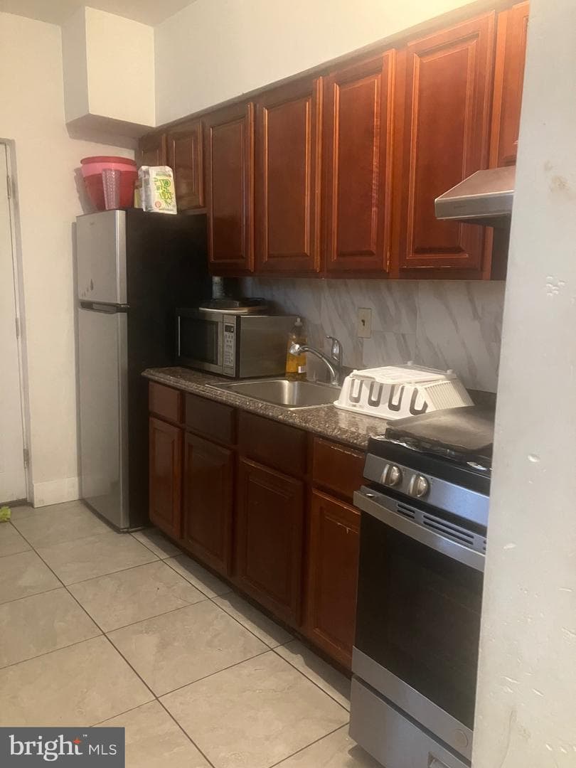 2433 S Fairhill Street photo 6