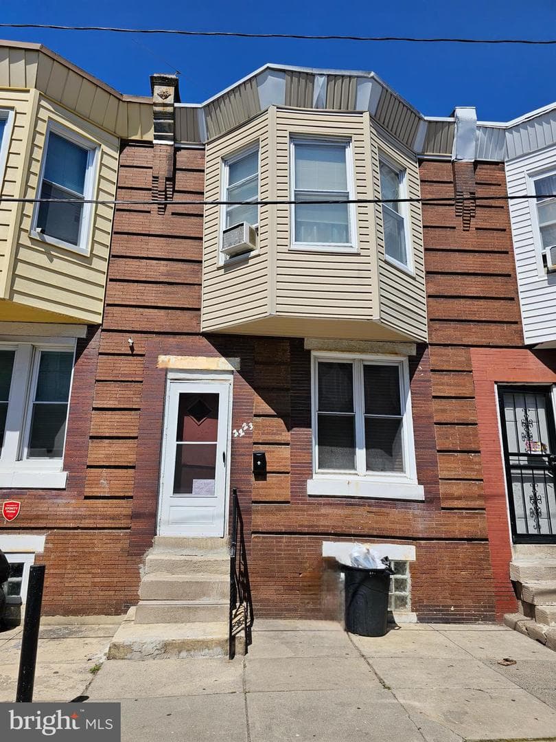 2223 Yelland Street photo 2