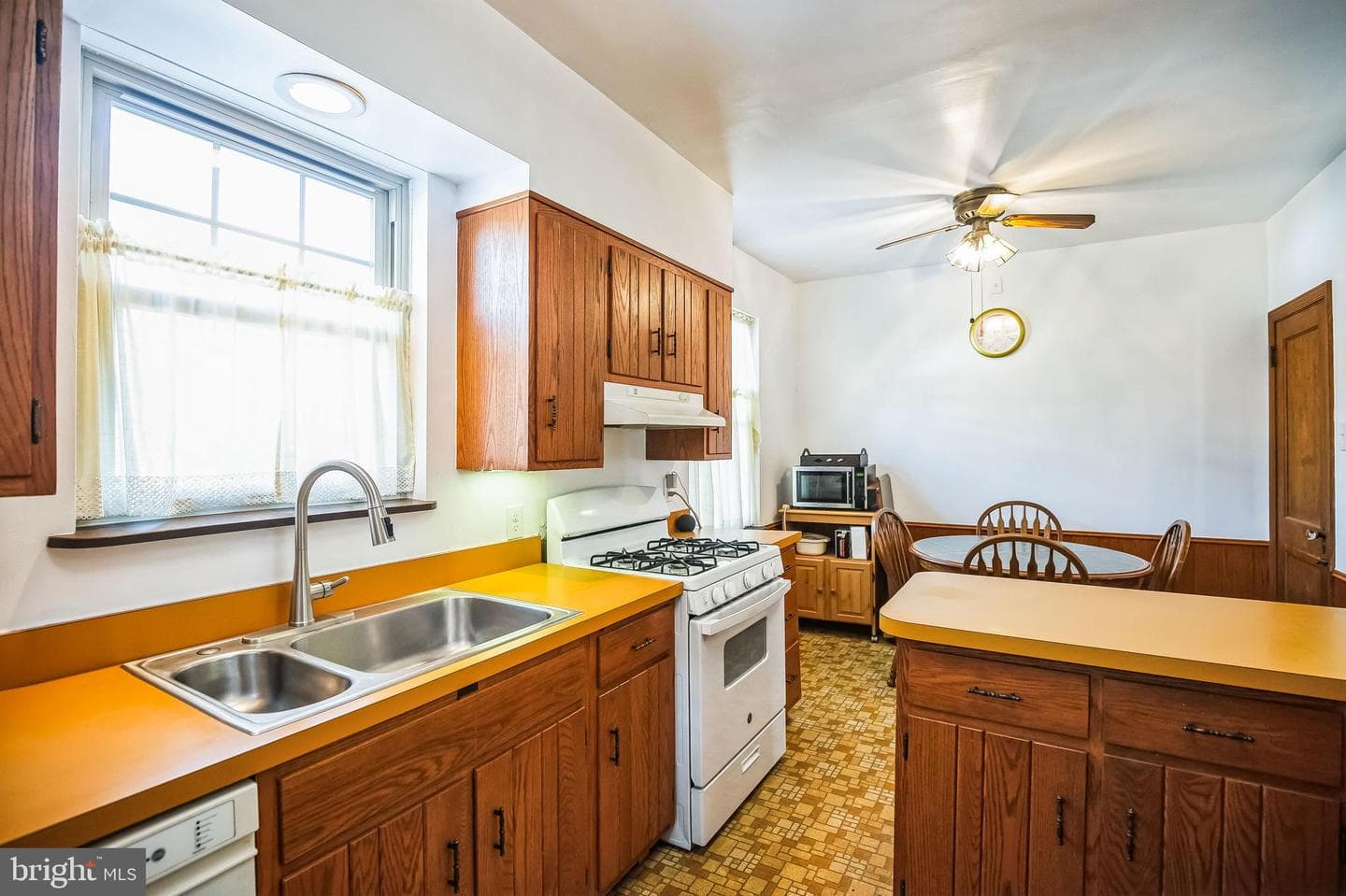 809 Knorr Street photo 7
