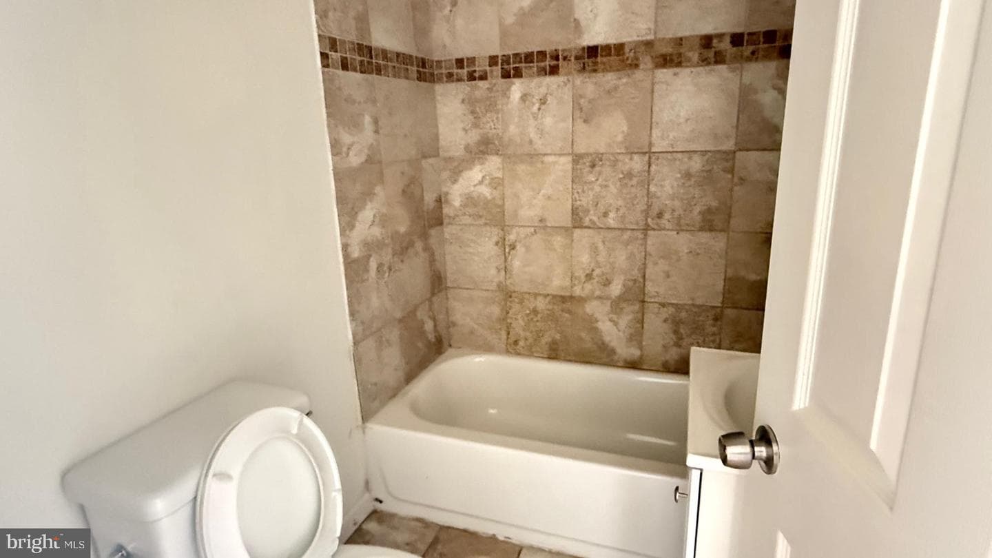 1718 Arlington Street photo 6