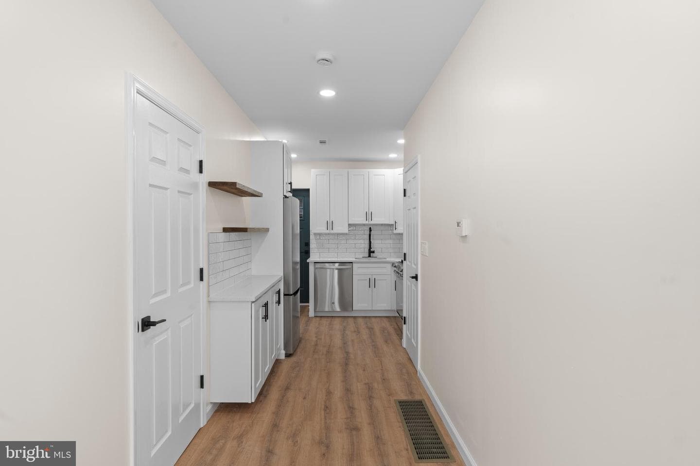 631 Mercy Street photo 4