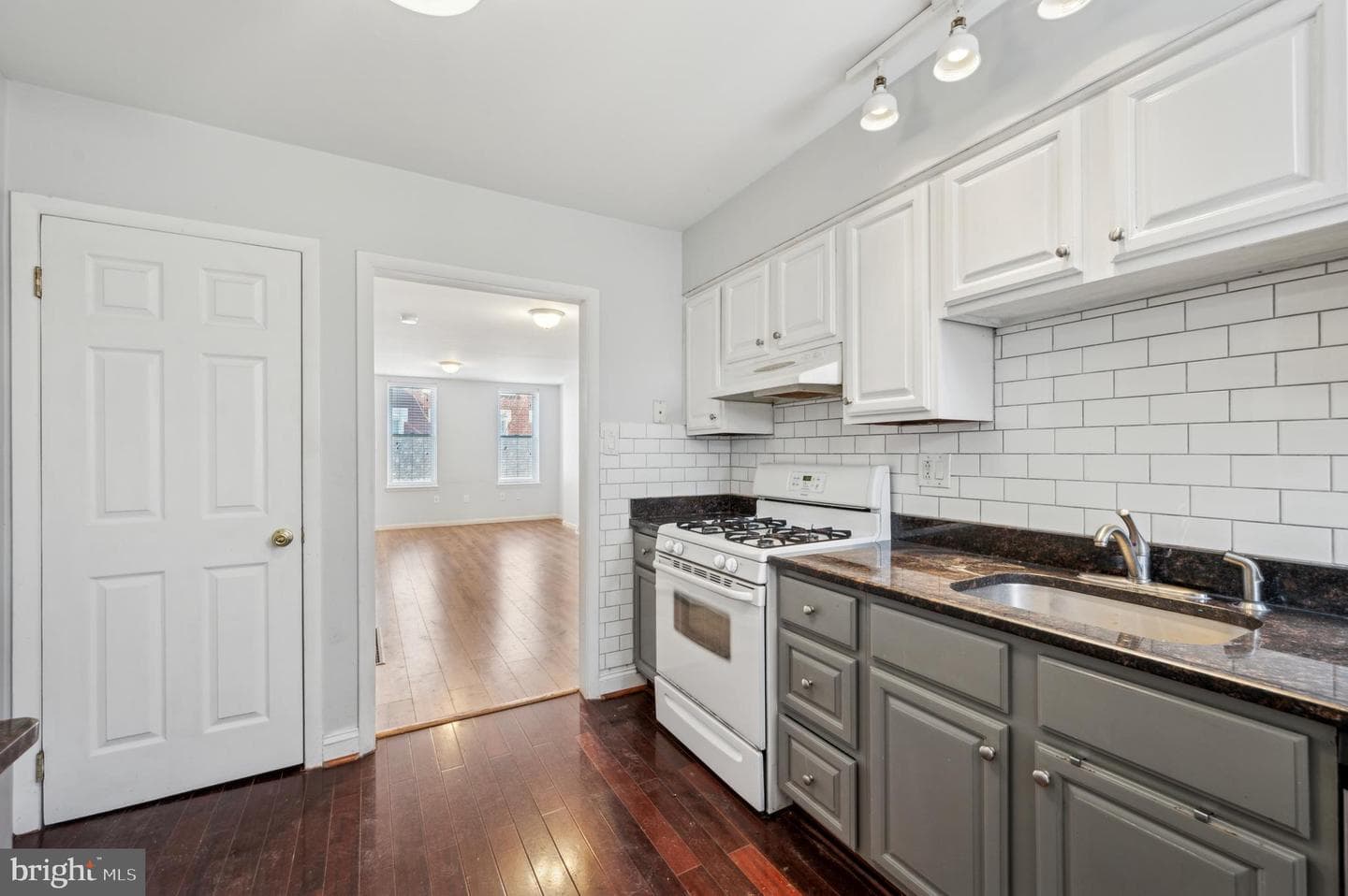 1525 S Garnet Street photo 13