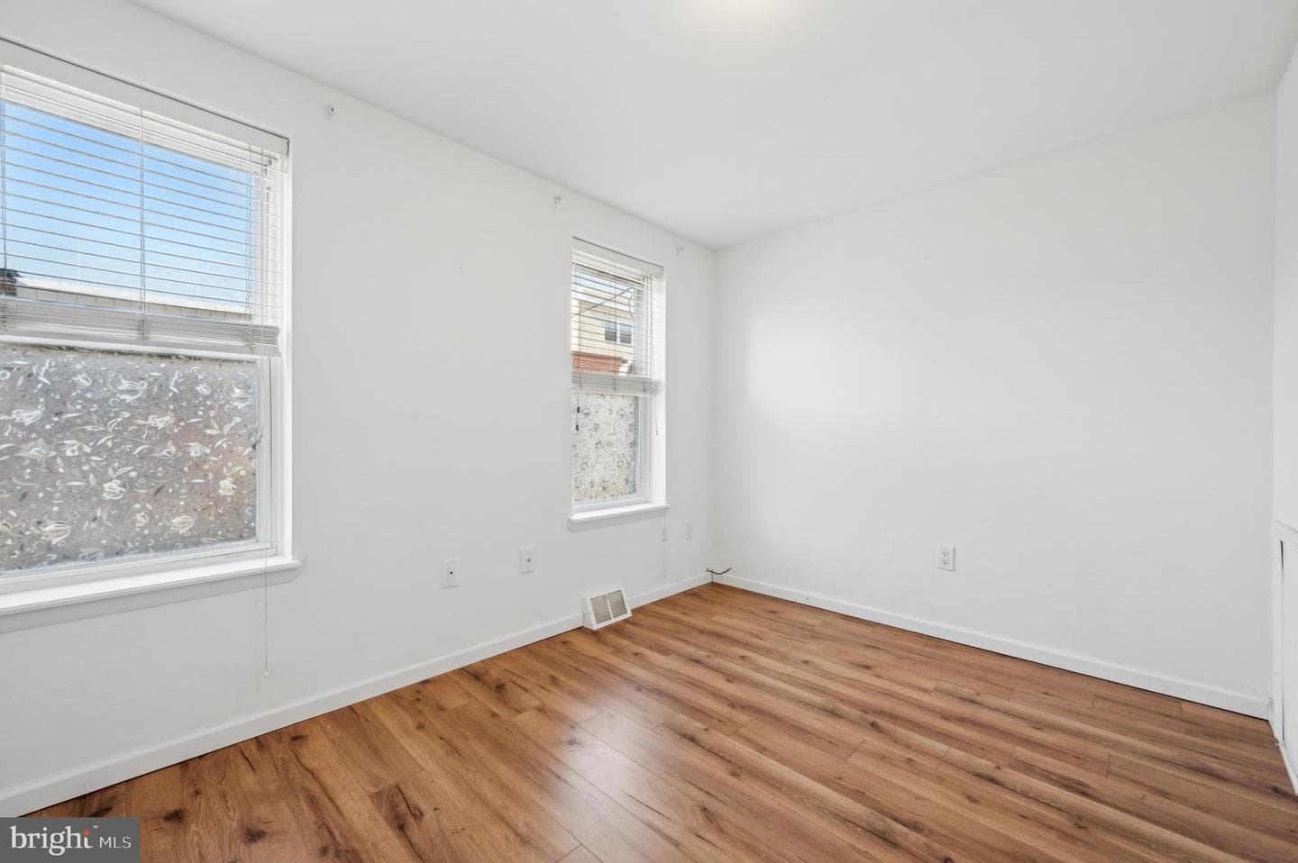 1525 S Garnet Street photo 23