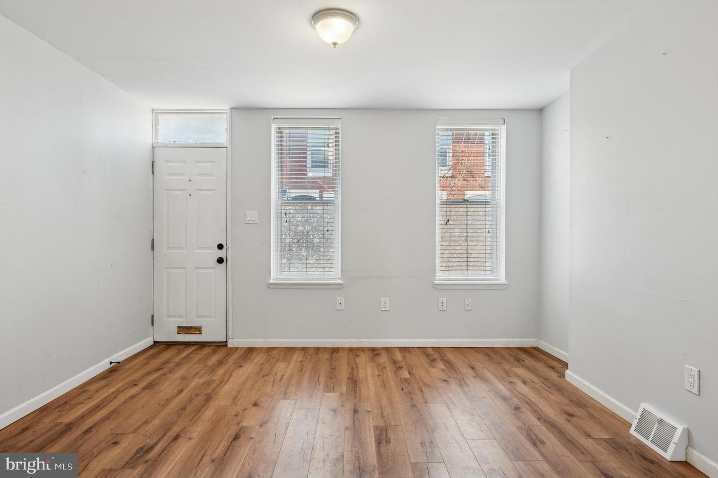 1525 S Garnet Street photo 7