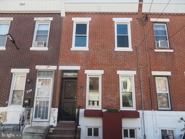 832 Jackson Street photo 1