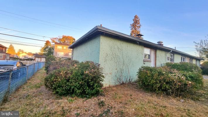1038-1036 E Mount Pleasant Avenue photo 4