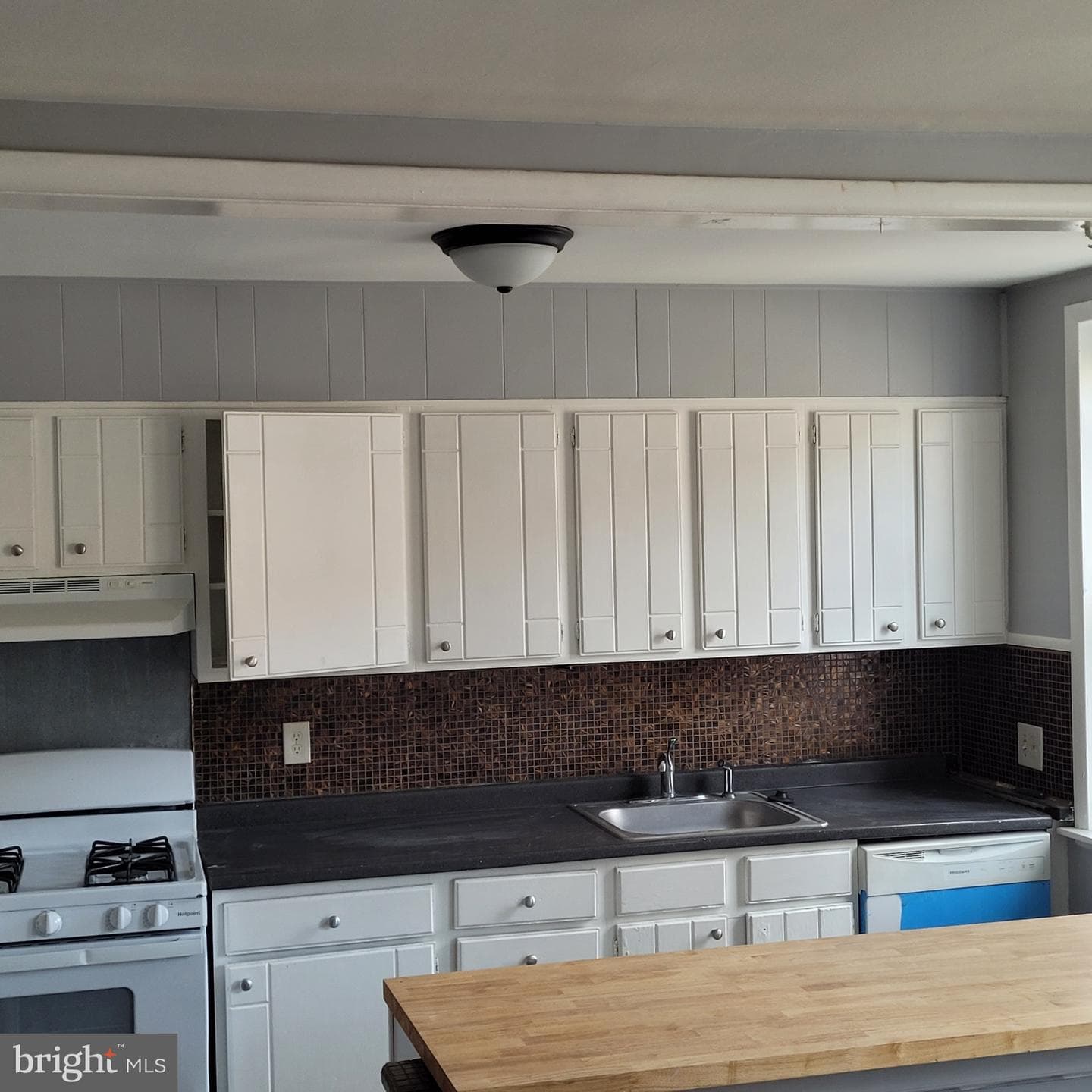 6828 Kindred Street photo 4