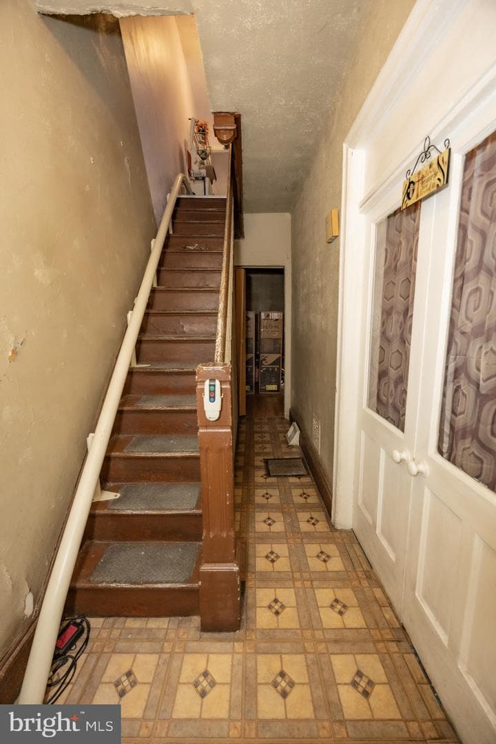 1216 W Somerset Street photo 3