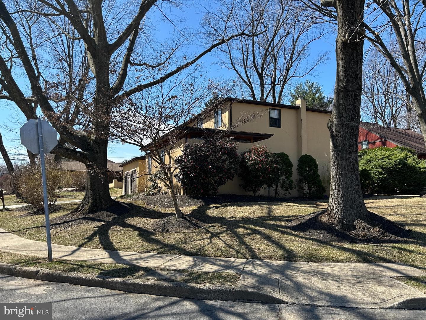 916 Clyde Lane photo 2