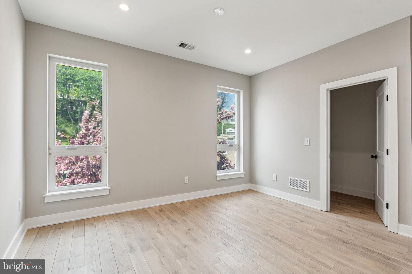 332 Carson Street photo 12