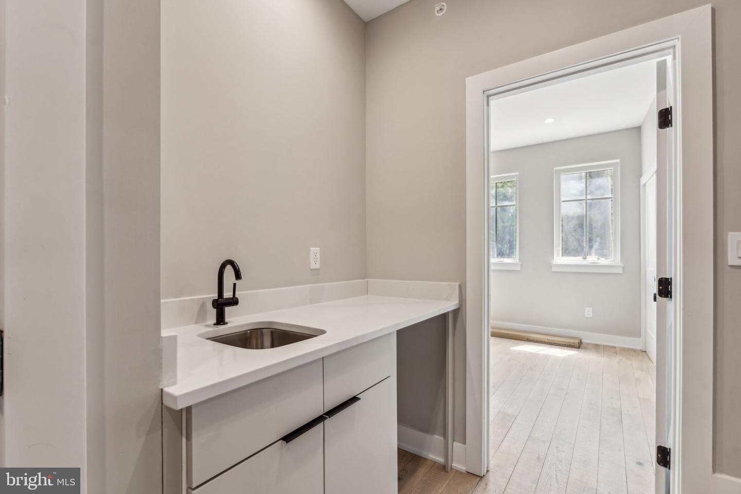 332 Carson Street photo 18