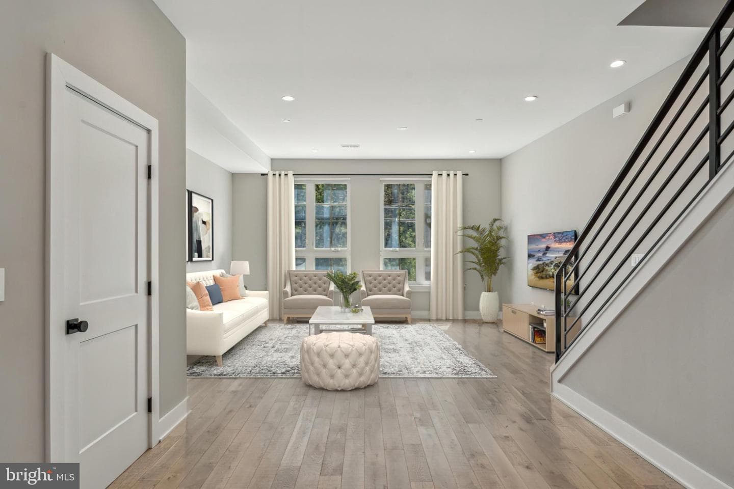 332 Carson Street photo 2