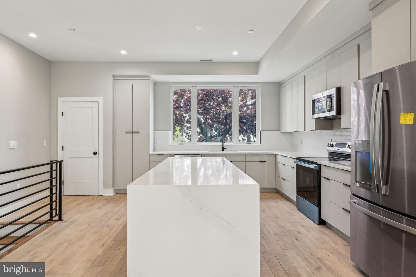 332 Carson Street photo 4