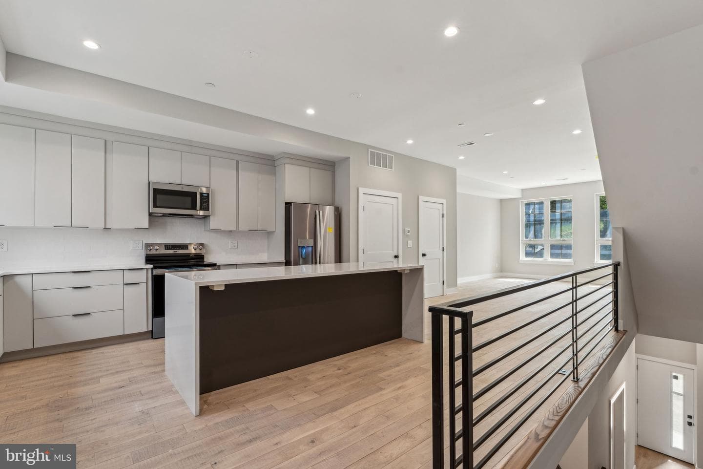332 Carson Street photo 6