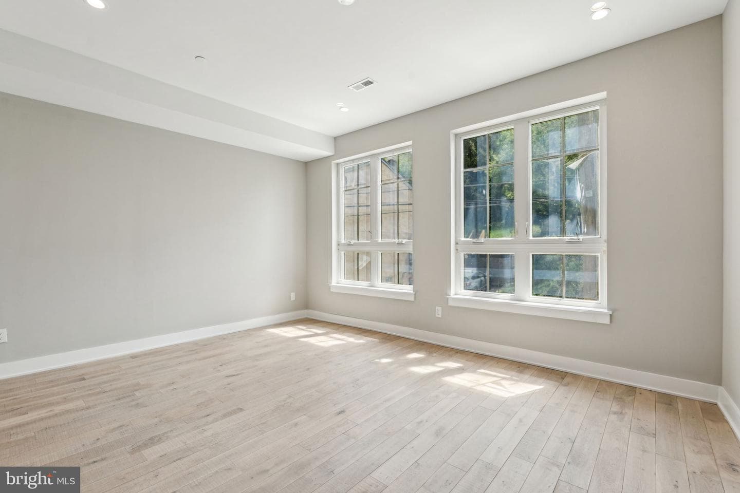332 Carson Street photo 9