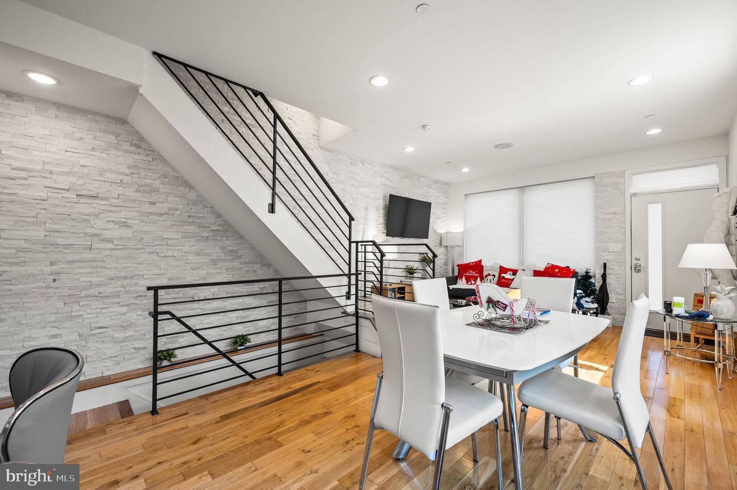1222 N Hollywood Street photo 4