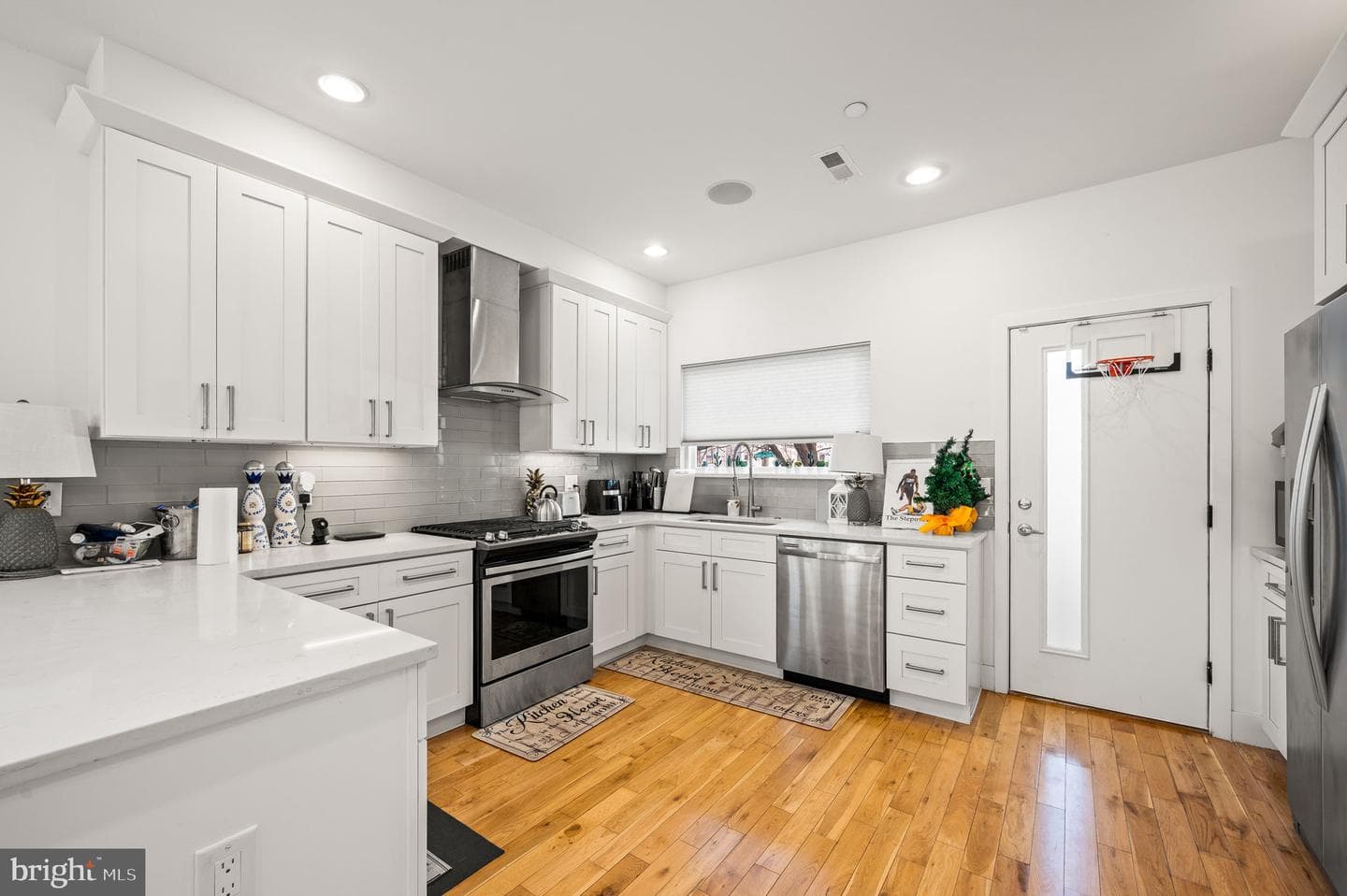 1222 N Hollywood Street photo 5