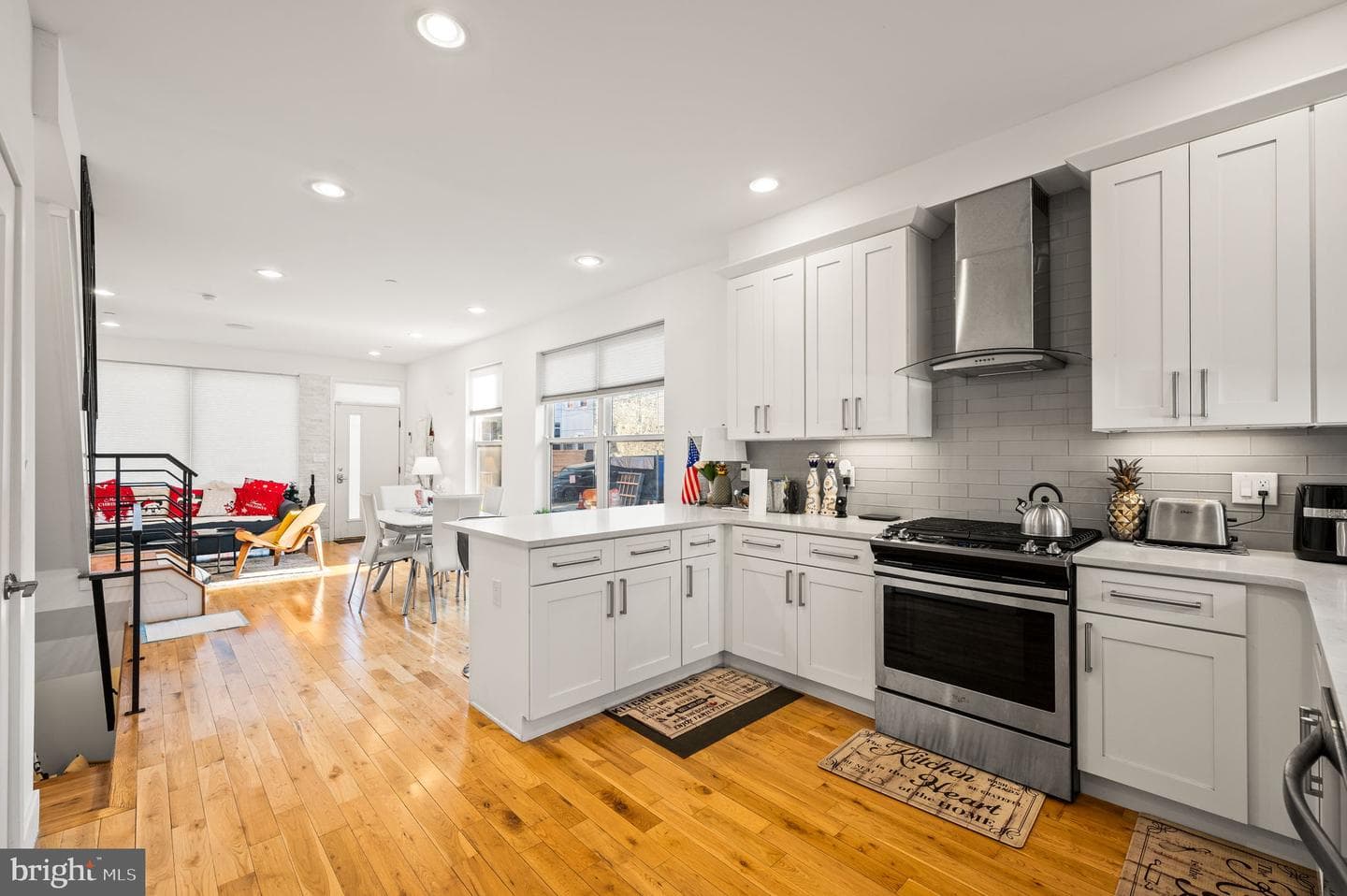 1222 N Hollywood Street photo 6
