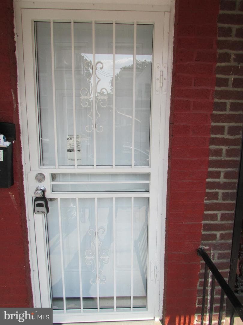 5619 N American Street photo 12