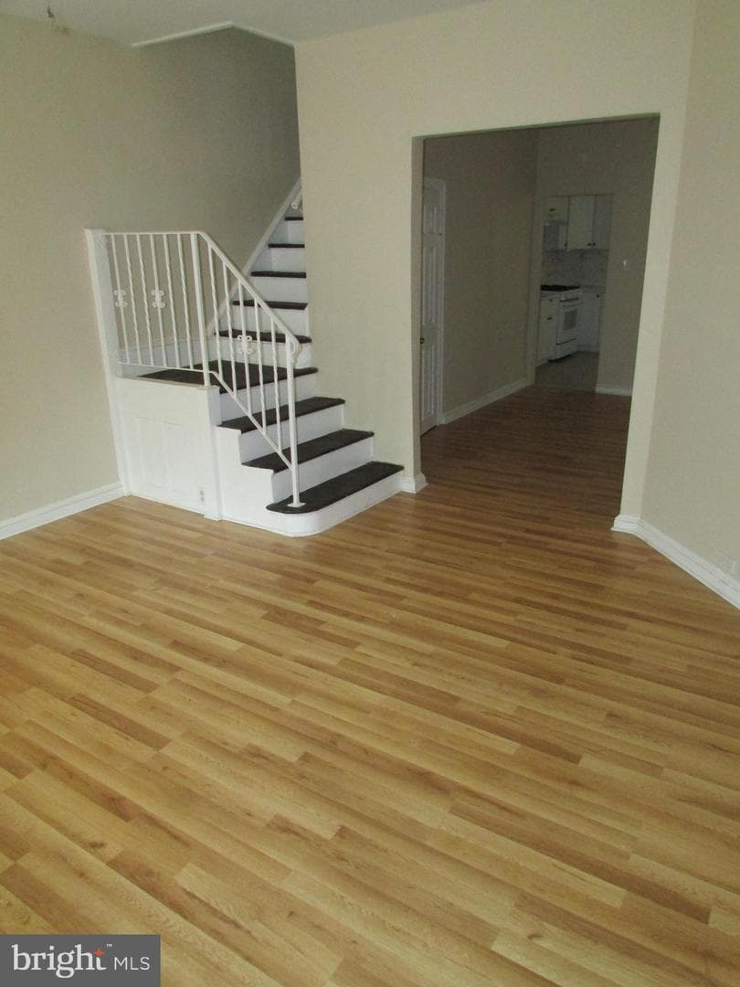 5619 N American Street photo 2