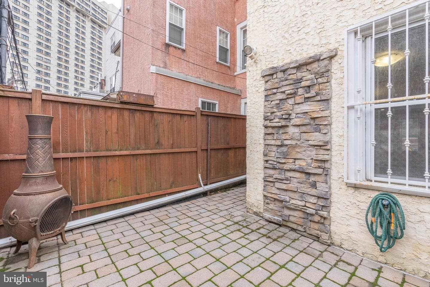 1833 Carlton Street photo 11