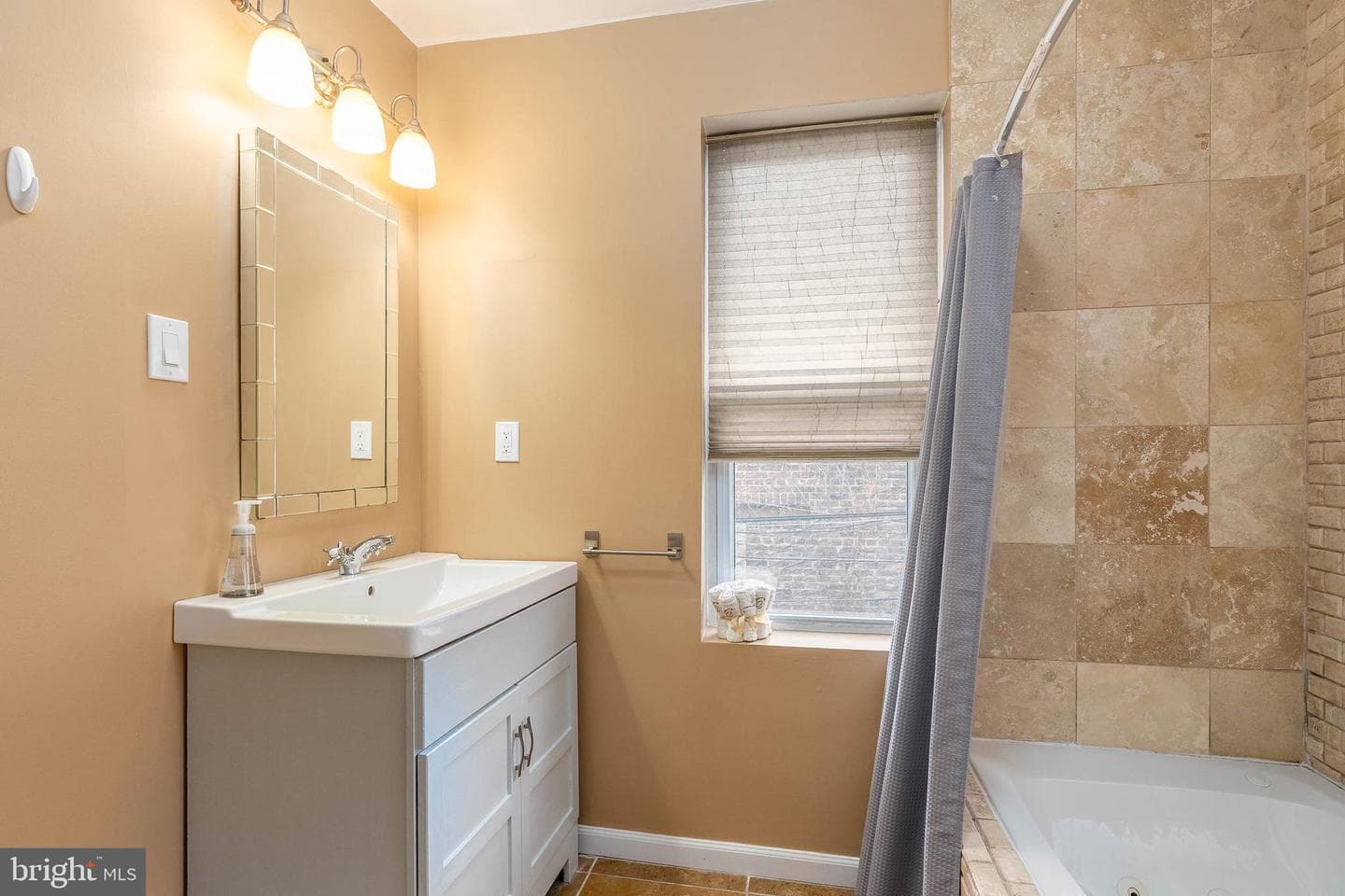 1833 Carlton Street photo 12