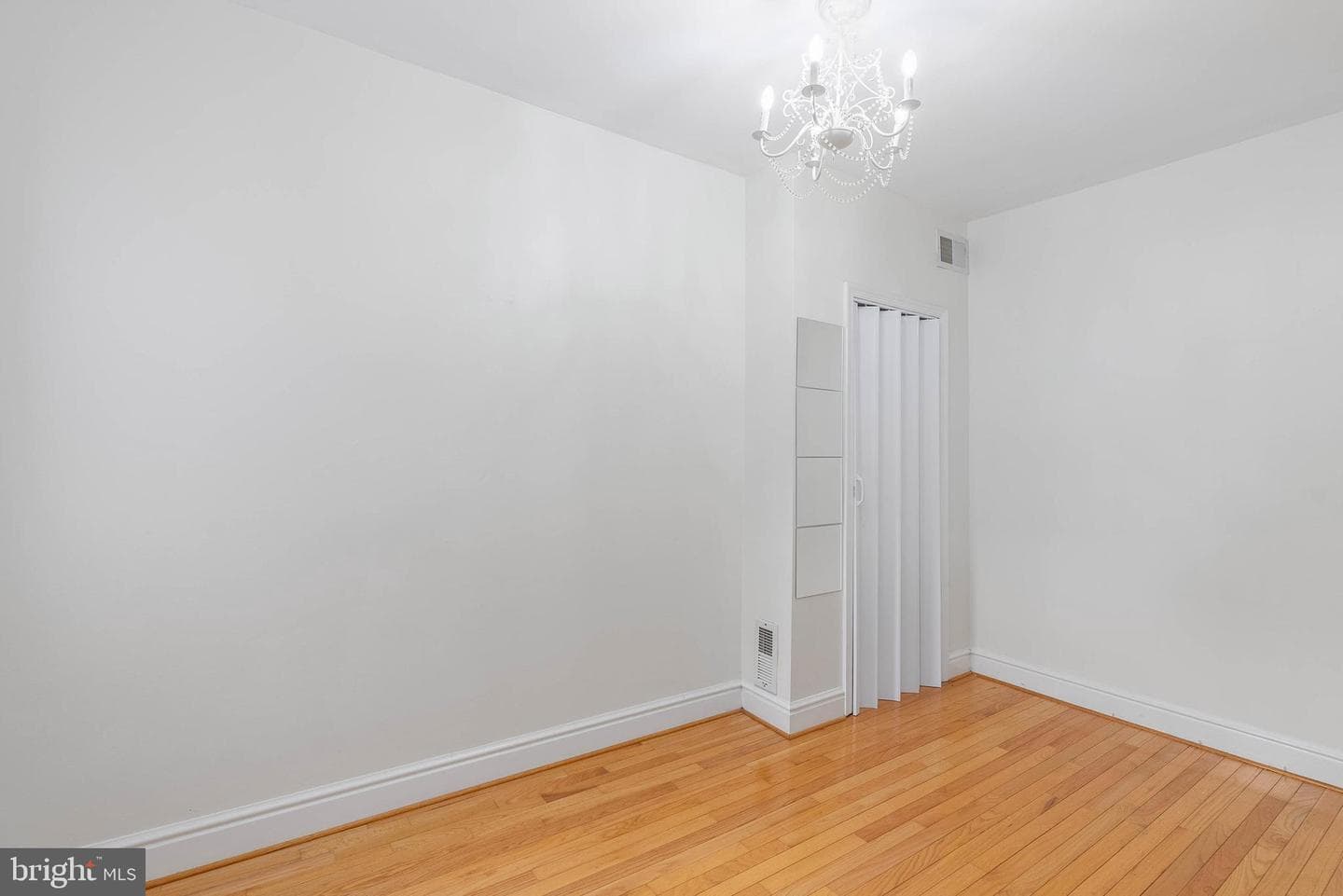 1833 Carlton Street photo 14