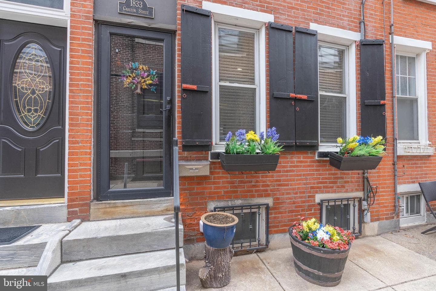 1833 Carlton Street photo 2