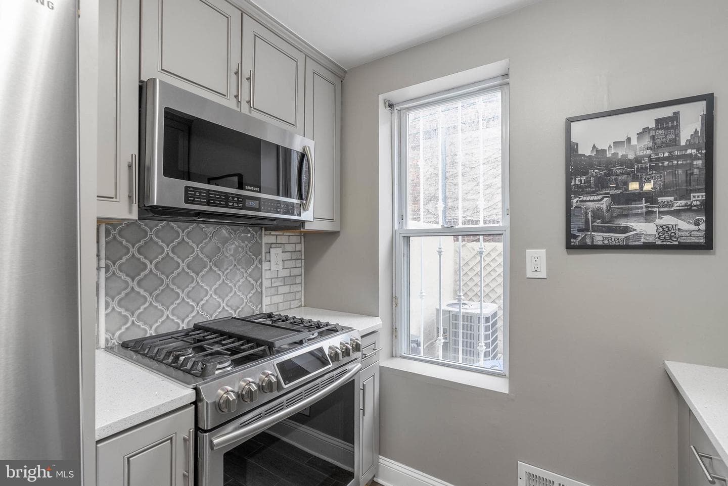 1833 Carlton Street photo 9