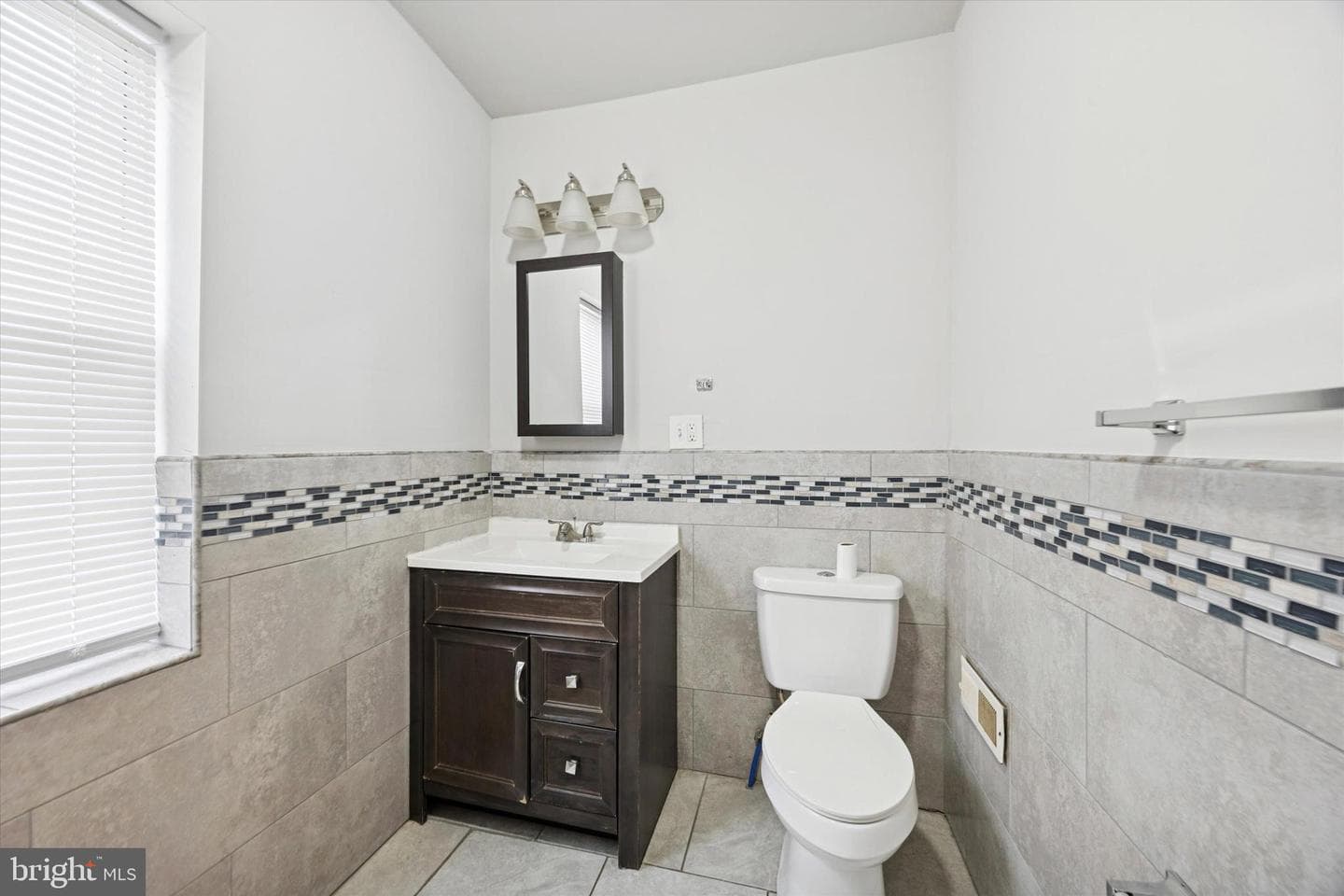 5433 Spring Street photo 10