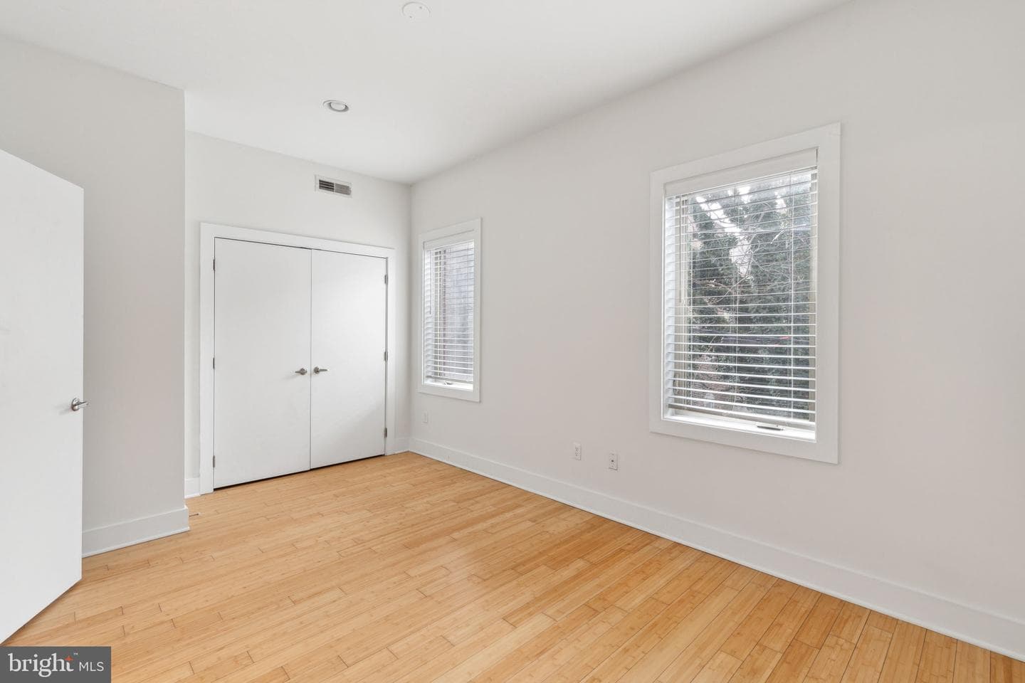507 Montrose Street photo 31