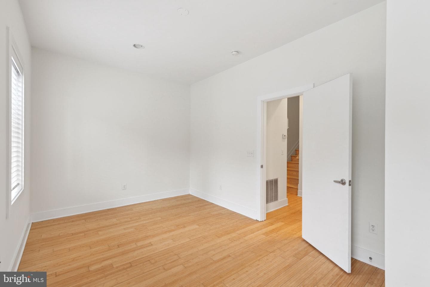 507 Montrose Street photo 33