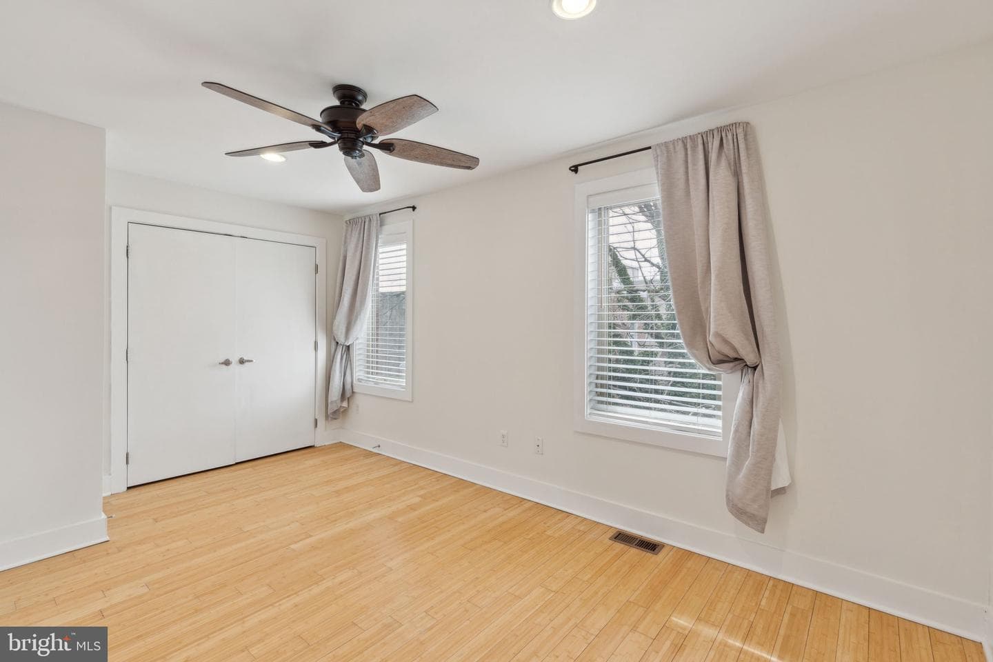 507 Montrose Street photo 37