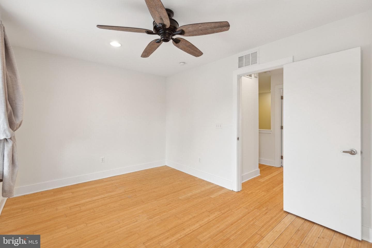 507 Montrose Street photo 38