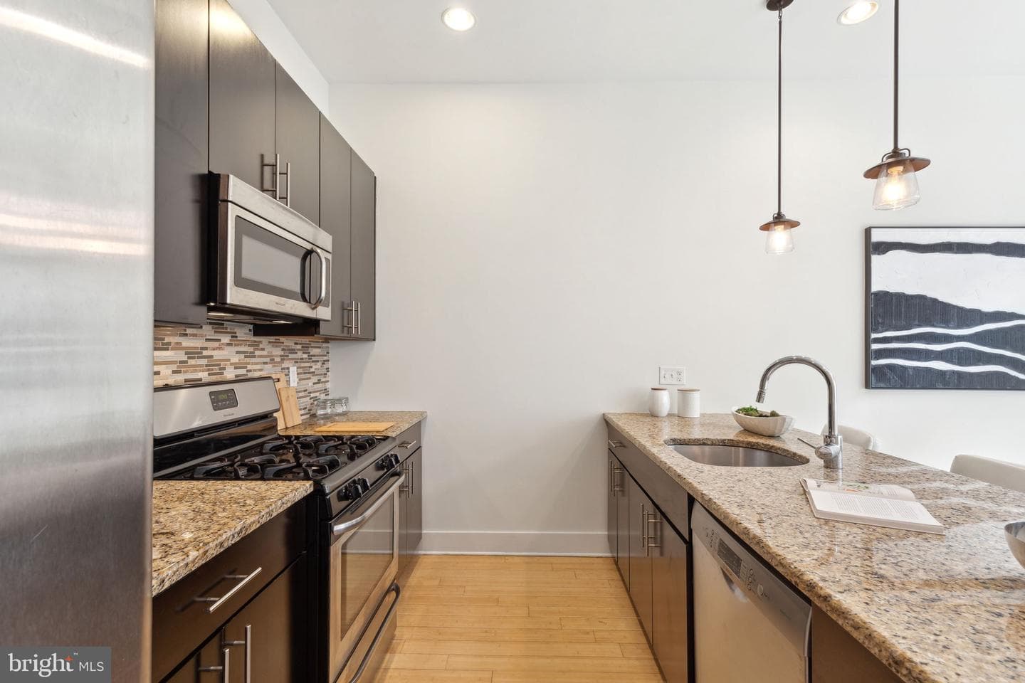 507 Montrose Street photo 4