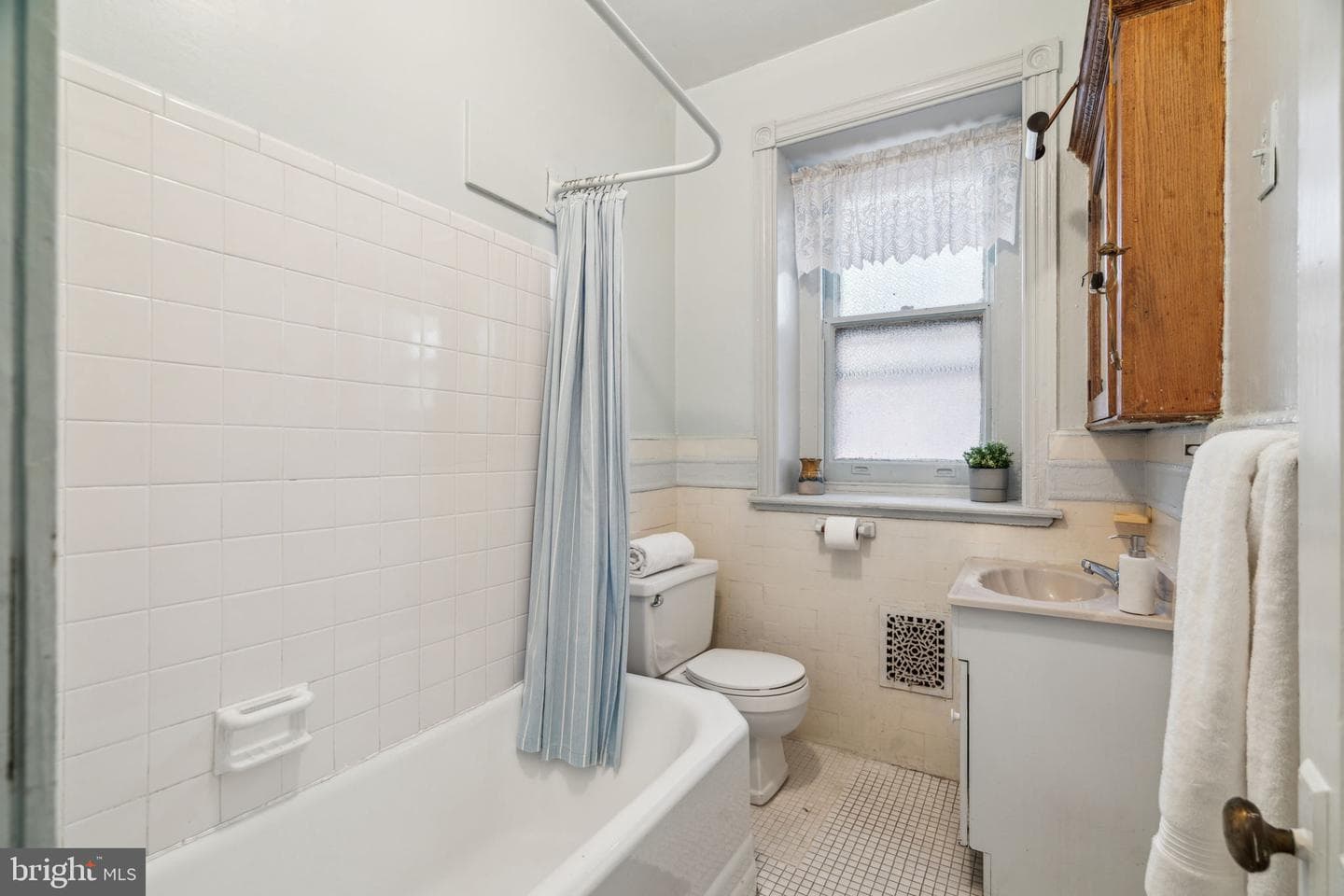 4810 Beaumont Avenue photo 11