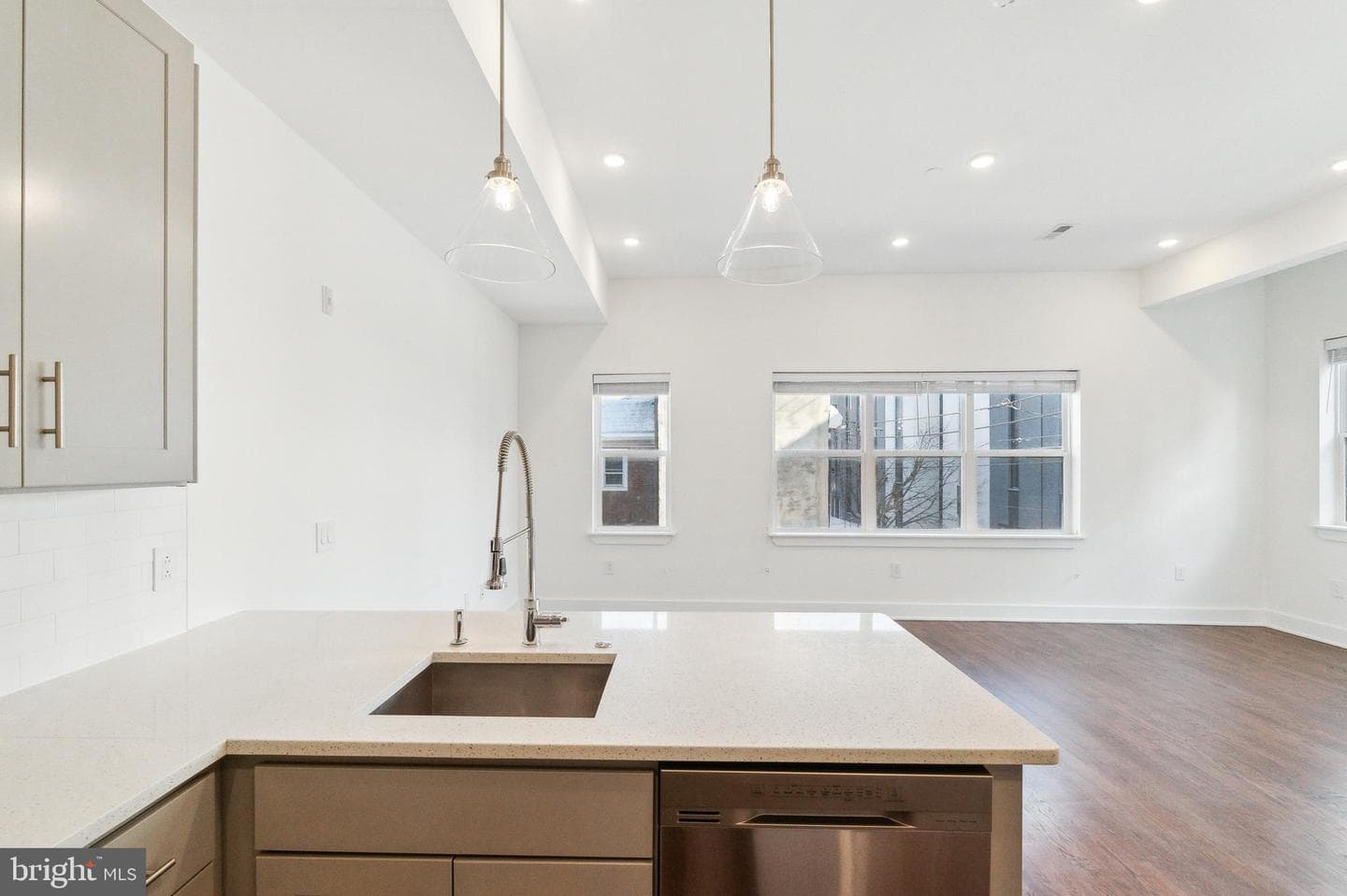 207 E Allen Street #8 photo 14