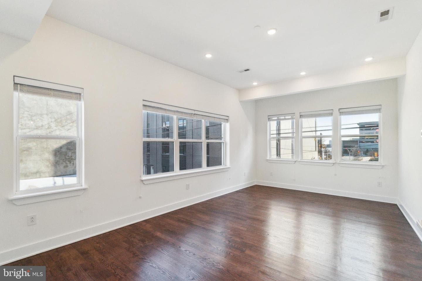 207 E Allen Street #8 photo 16