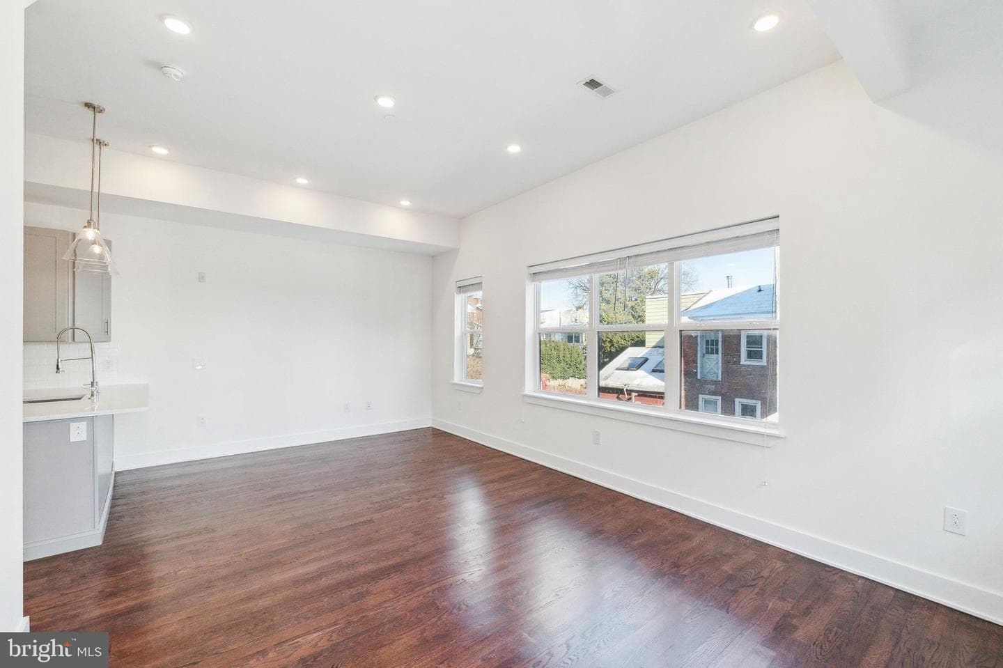 207 E Allen Street #8 photo 4