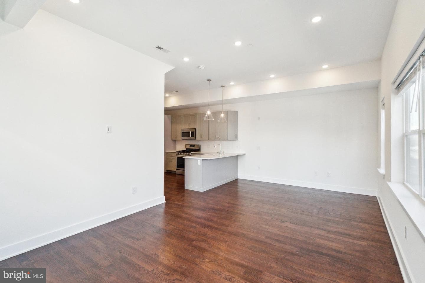 207 E Allen Street #8 photo 5