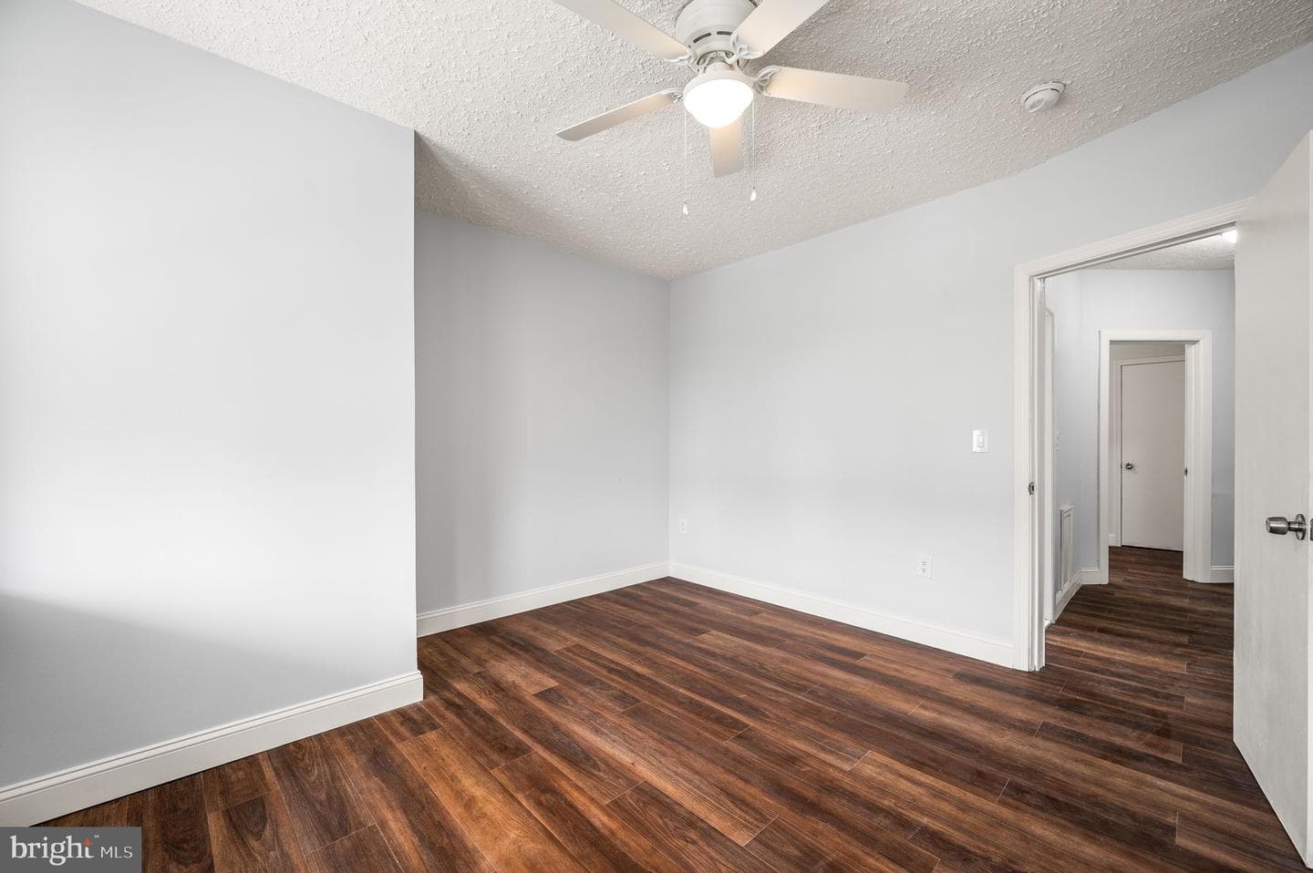 989 Carver Street photo 13