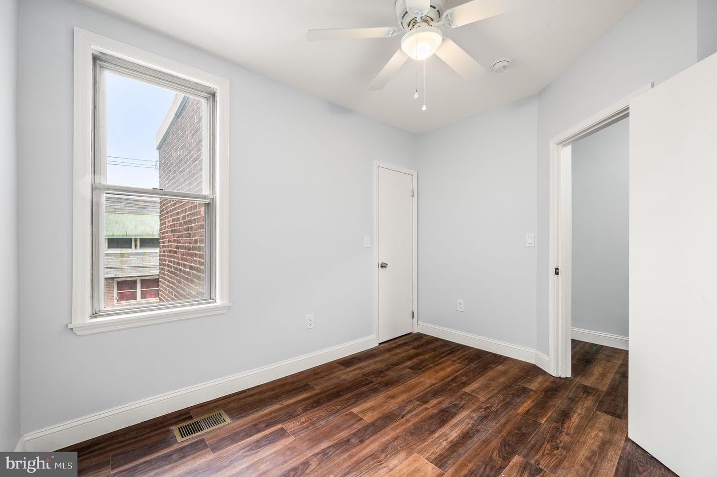989 Carver Street photo 16