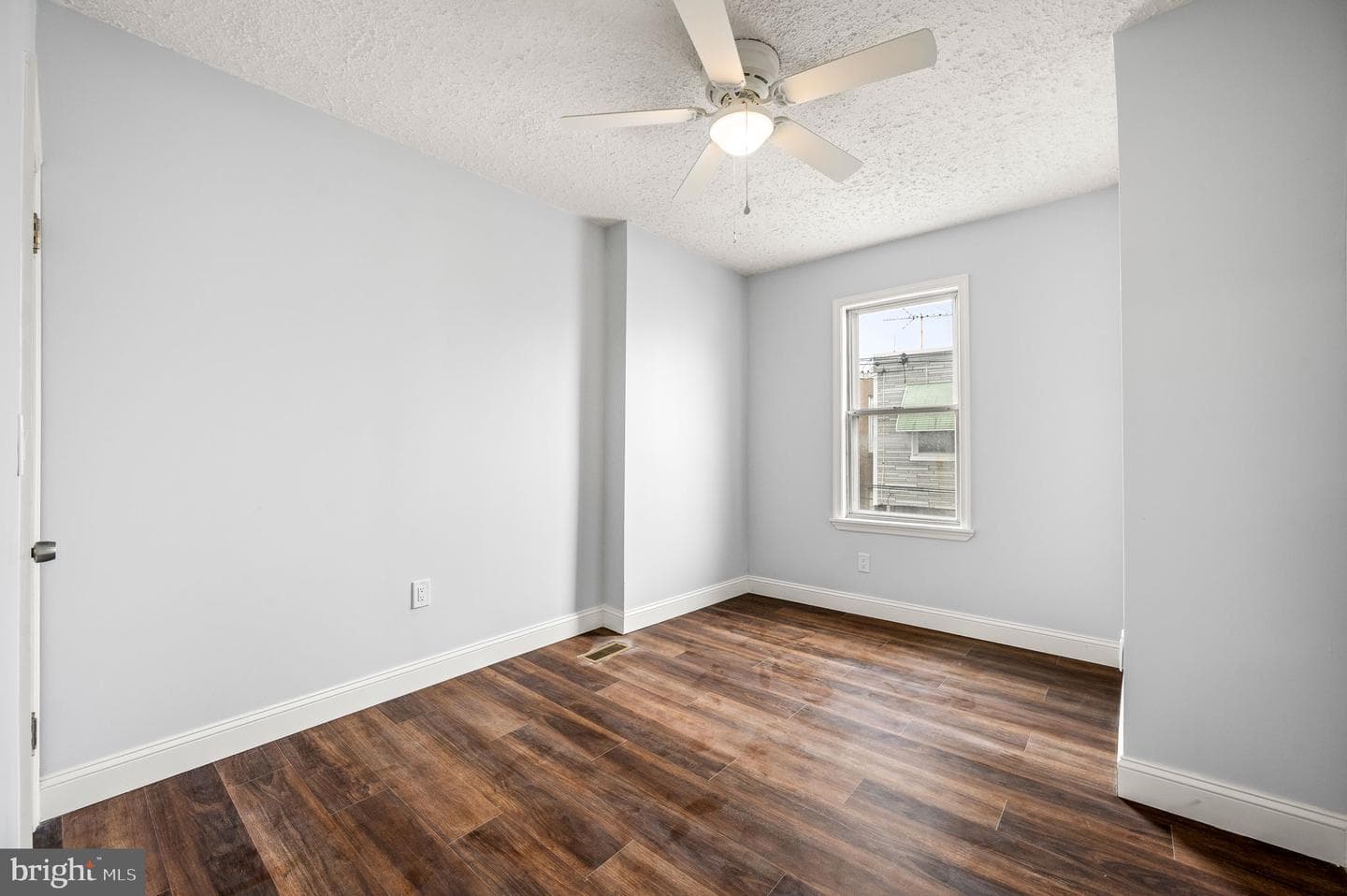989 Carver Street photo 17