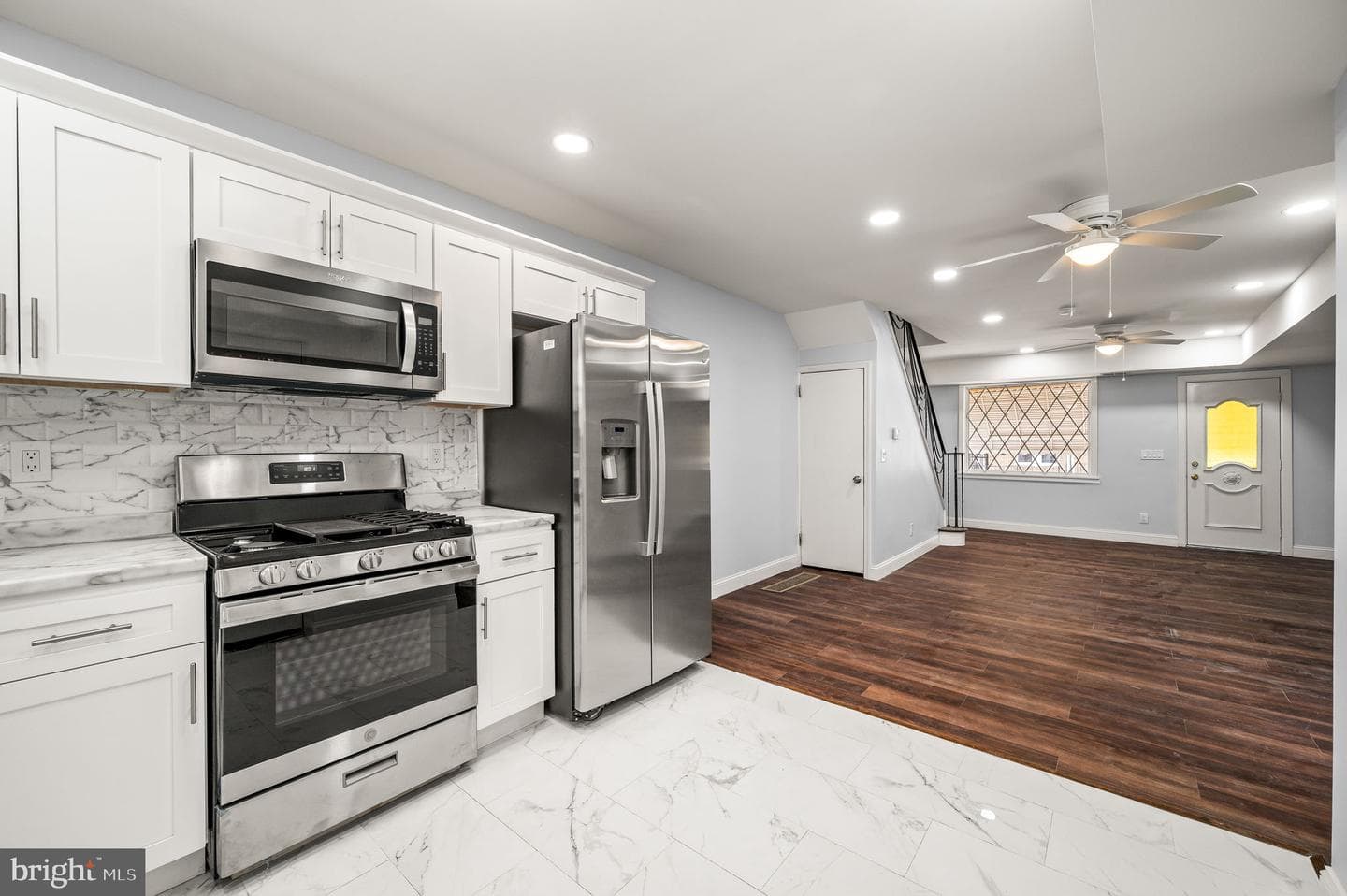 989 Carver Street photo 3