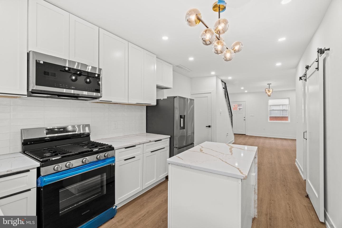 2047 S Beechwood Street photo 10