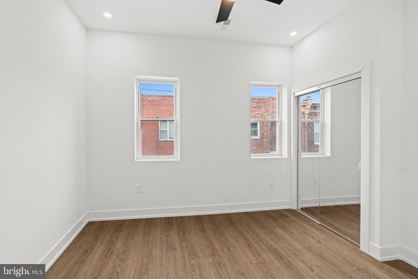 2047 S Beechwood Street photo 13