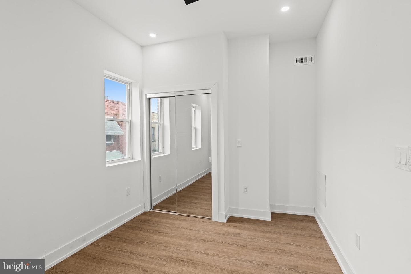 2047 S Beechwood Street photo 14